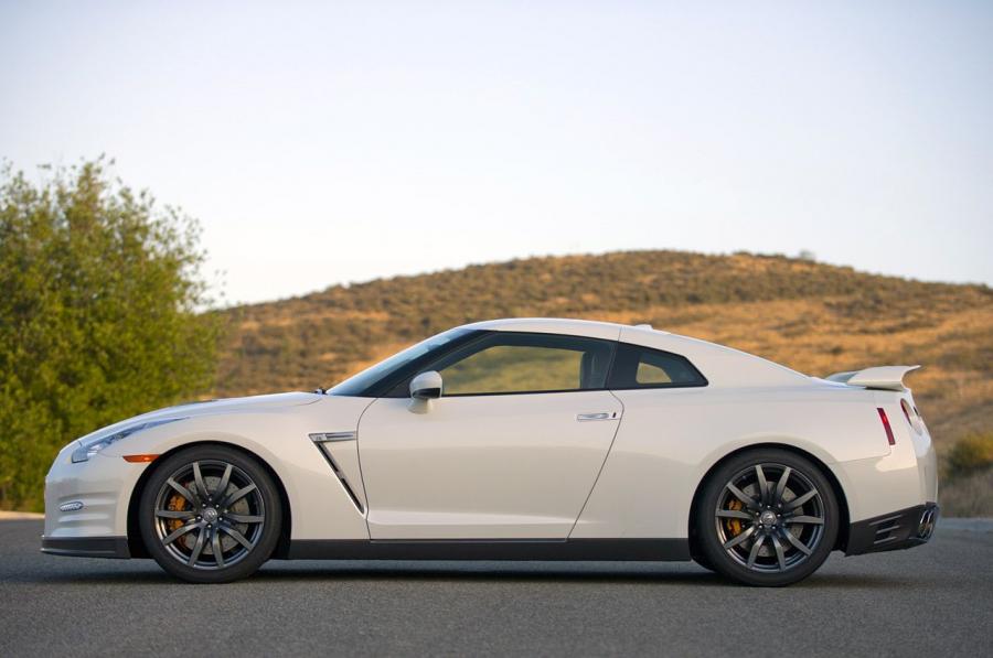  Nissan GT-R 2014 года  (фото 46 из 80)
